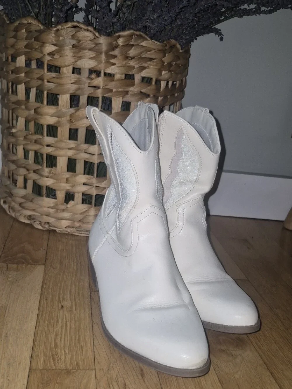Madden NYC Girls 5 White Western Ankle Boots with Glitter Inset